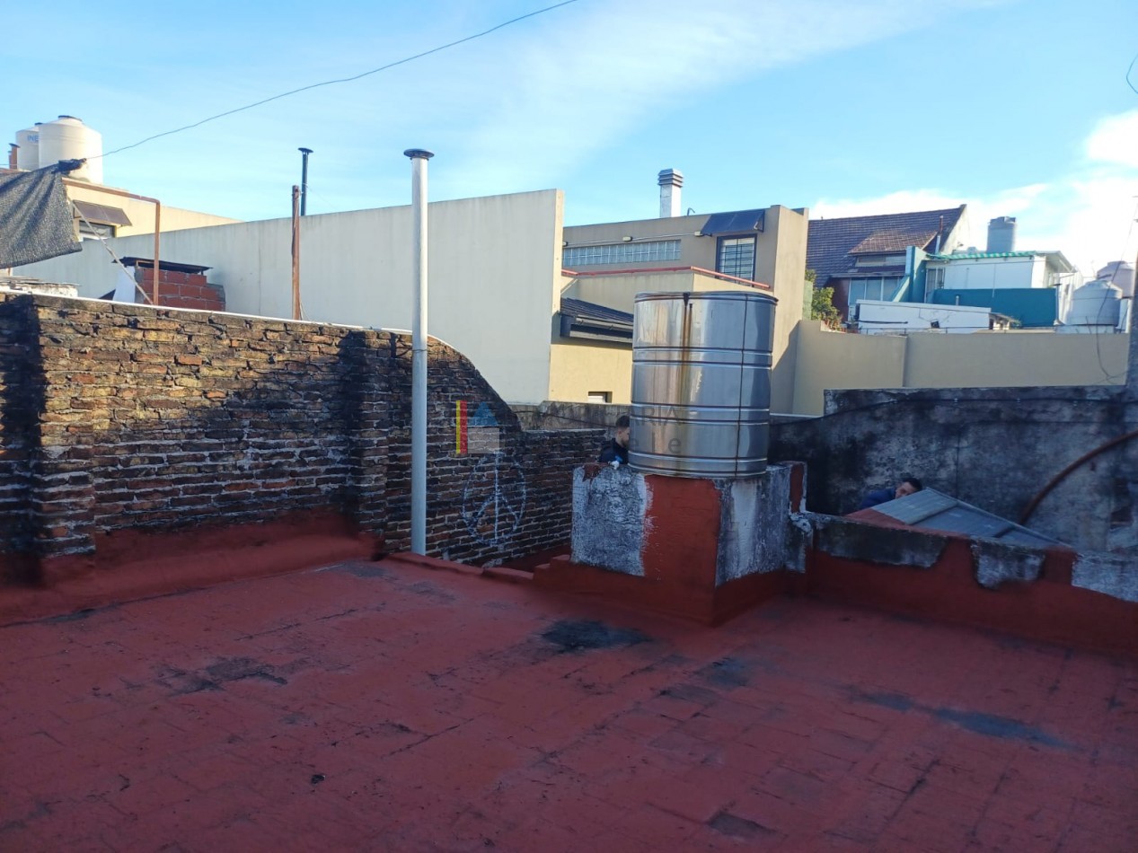 PH a refaccionar con patio y terraza Excelente potencial 