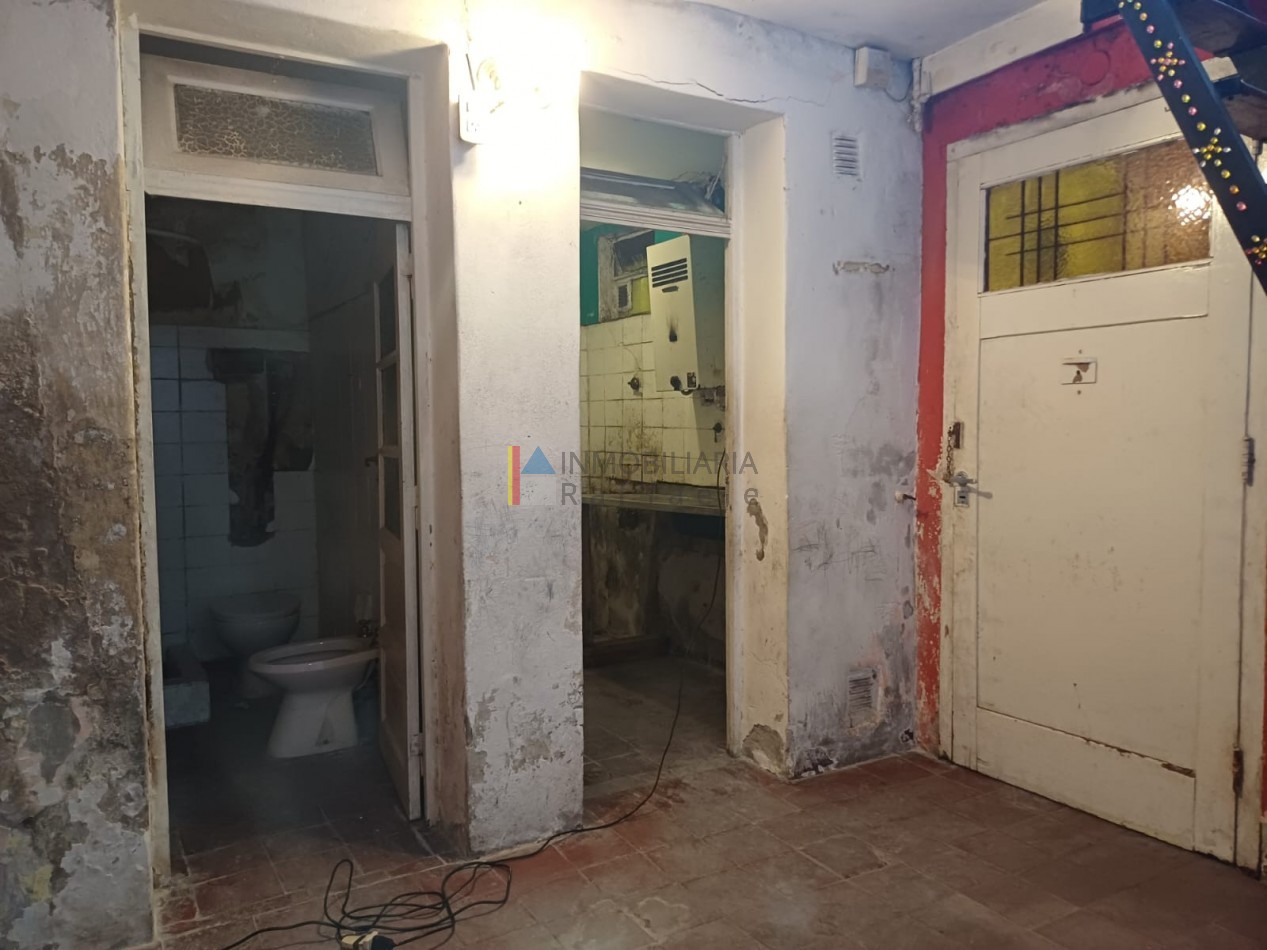 PH a refaccionar con patio y terraza Excelente potencial 