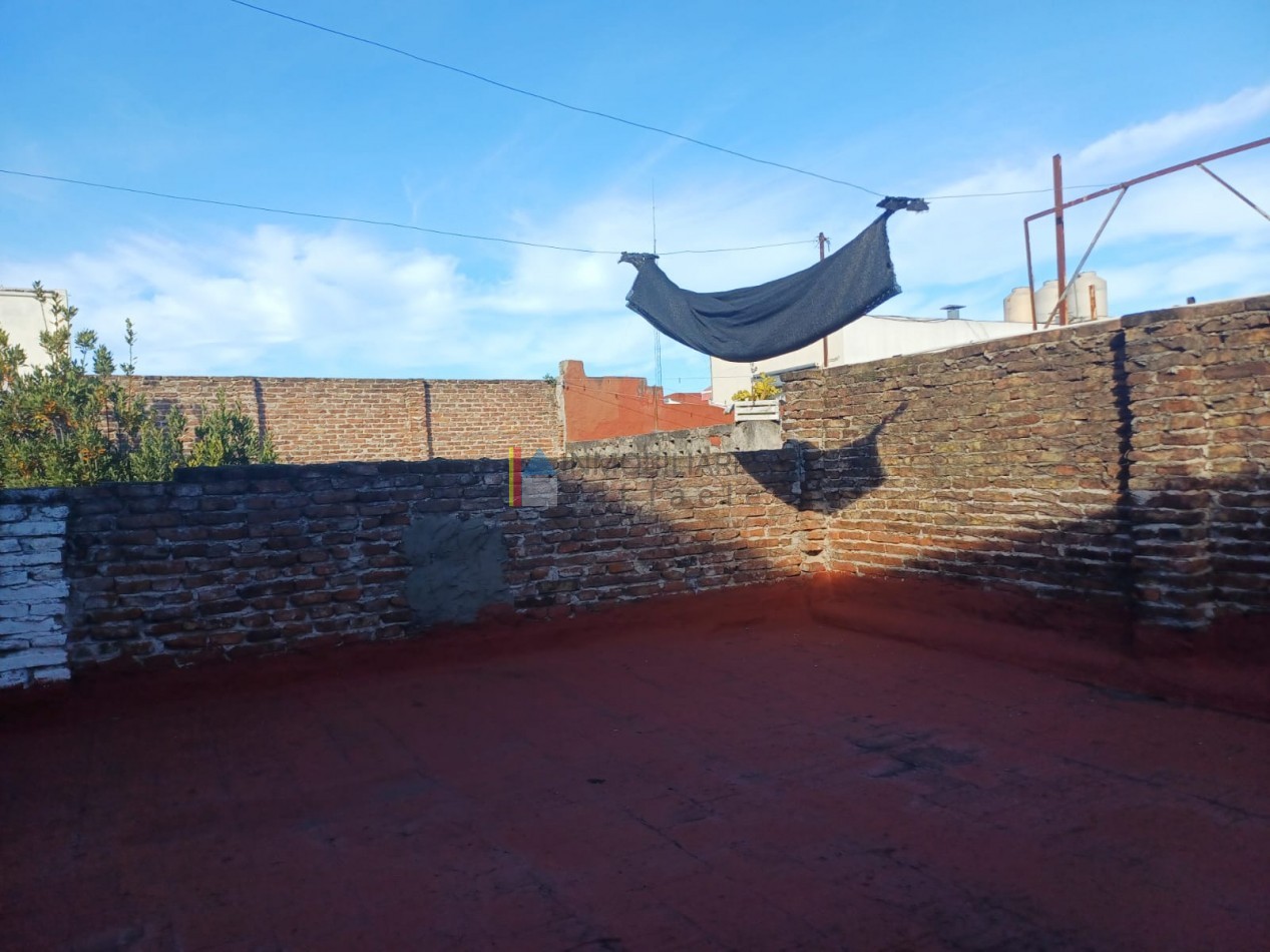PH a refaccionar con patio y terraza Excelente potencial 