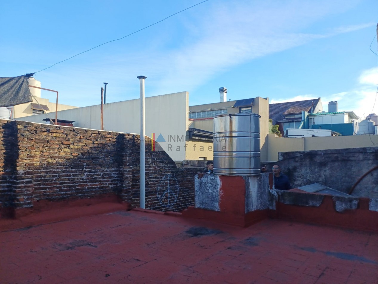 PH a refaccionar con patio y terraza Excelente potencial 